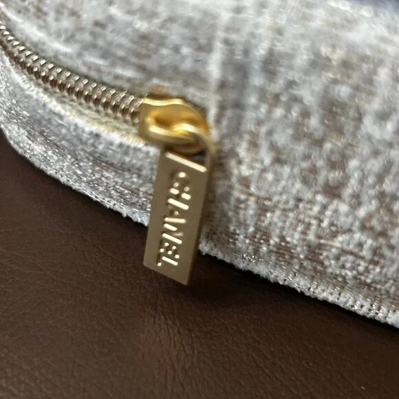 NWT CHANEL Beauty Pouch Make Up Bag + 2 Free Chanel Samples & Chanel Box - Picture 5 of 10